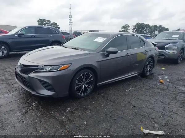 4T1B11HK2JU501625 2018 TOYOTA CAMRY - Image 2