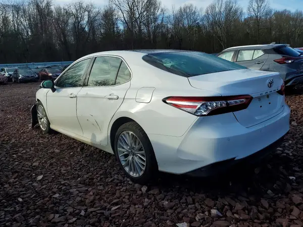 4T1B11HK2JU502144 2018 TOYOTA CAMRY - Image 2