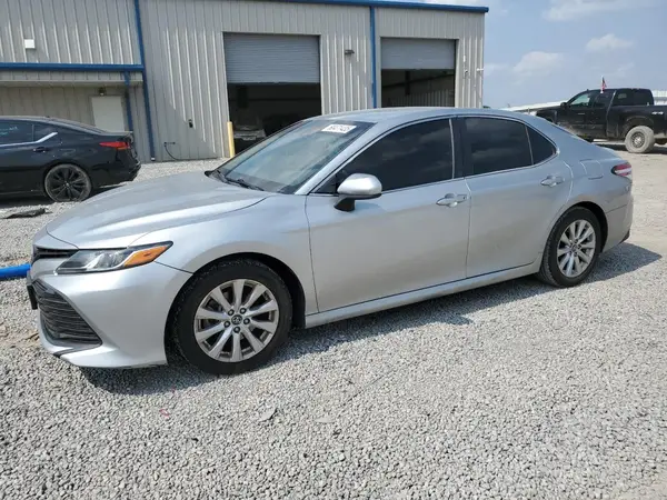 4T1B11HK2JU502547 2018 TOYOTA CAMRY - Image 1