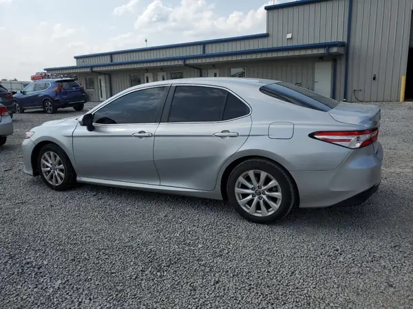4T1B11HK2JU502547 2018 TOYOTA CAMRY - Image 2