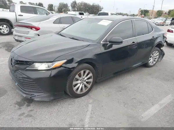 4T1B11HK2JU503472 2018 TOYOTA CAMRY - Image 2