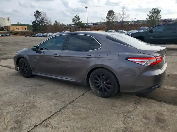 4T1B11HK2JU504430 2018 TOYOTA CAMRY - Image 2