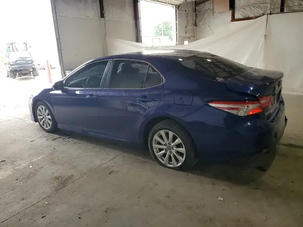 4T1B11HK2JU507408 2018 TOYOTA CAMRY - Image 2