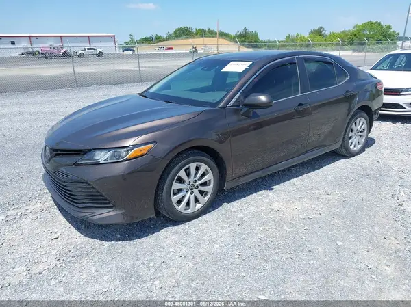 4T1B11HK2JU507893 2018 TOYOTA CAMRY - Image 2
