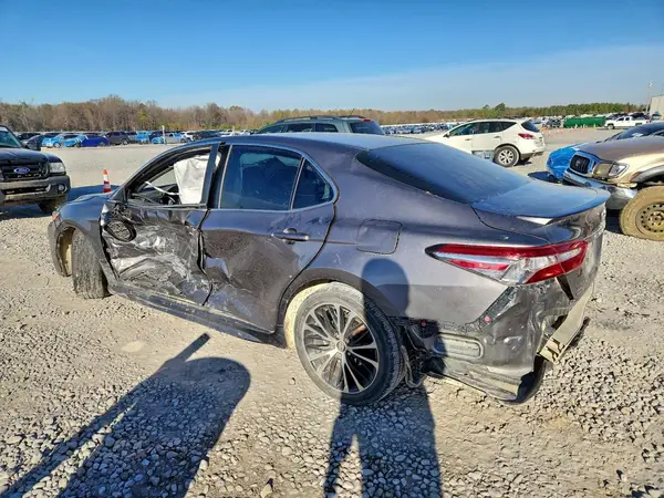 4T1B11HK2JU509269 2018 TOYOTA CAMRY - Image 2