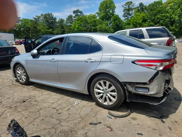 4T1B11HK2JU513659 2018 TOYOTA CAMRY - Image 2