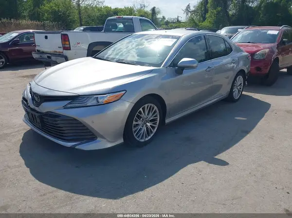 4T1B11HK2JU513788 2018 TOYOTA CAMRY - Image 2