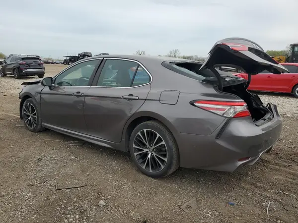 4T1B11HK2JU513869 2018 TOYOTA CAMRY - Image 2