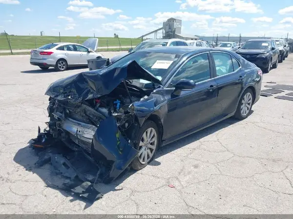 4T1B11HK2JU514102 2018 TOYOTA CAMRY - Image 2