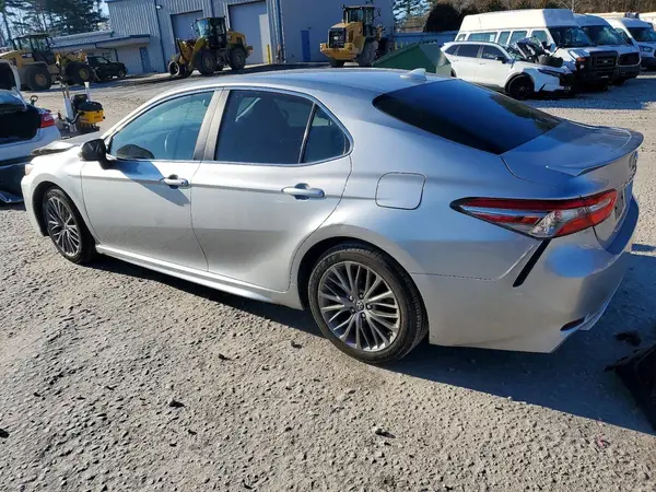 4T1B11HK2JU514245 2018 TOYOTA CAMRY - Image 2