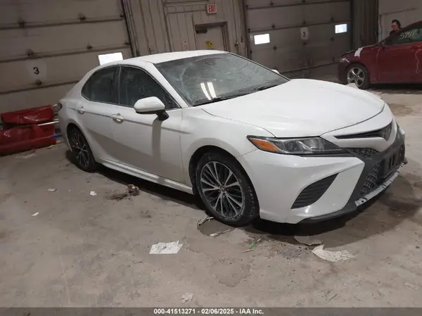 4T1B11HK2JU514360 2018 TOYOTA CAMRY - Image 1