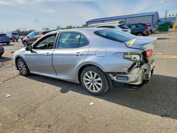 4T1B11HK2JU514763 2018 TOYOTA CAMRY - Image 2