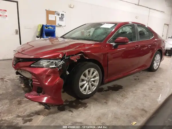 4T1B11HK2JU515539 2018 TOYOTA CAMRY - Image 2