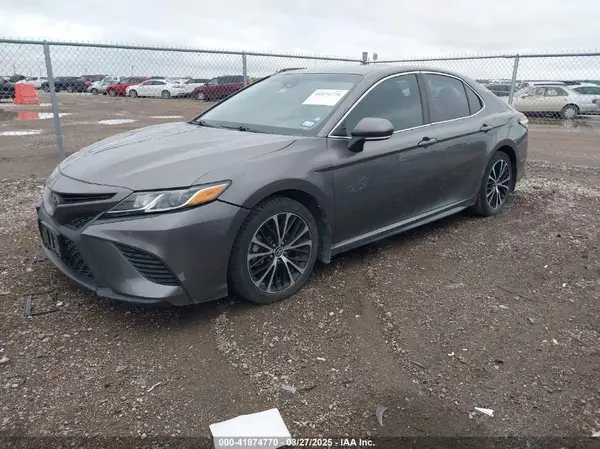 4T1B11HK2JU515914 2018 TOYOTA CAMRY - Image 2