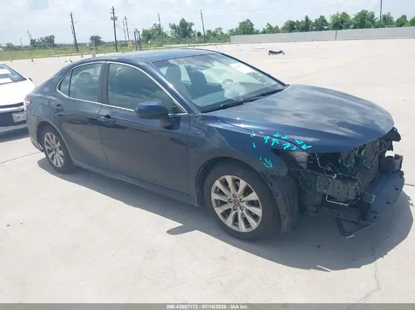 4T1B11HK2JU516108 2018 TOYOTA CAMRY - Image 1