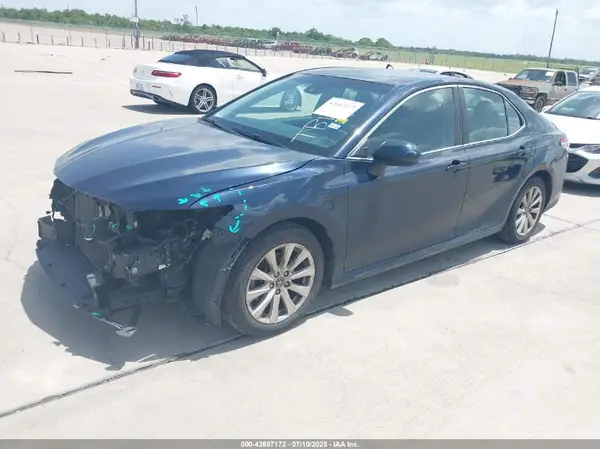 4T1B11HK2JU516108 2018 TOYOTA CAMRY - Image 2