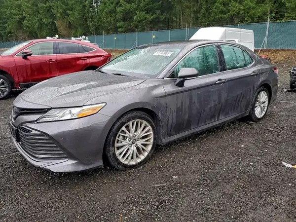 4T1B11HK2JU516142 2018 TOYOTA CAMRY - Image 1