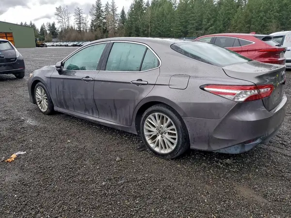 4T1B11HK2JU516142 2018 TOYOTA CAMRY - Image 2