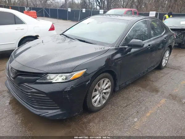 4T1B11HK2JU516965 2018 TOYOTA CAMRY - Image 2