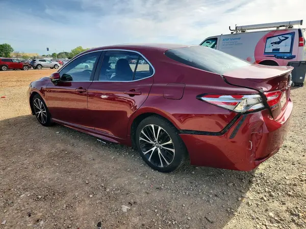 4T1B11HK2JU517713 2018 TOYOTA CAMRY - Image 2
