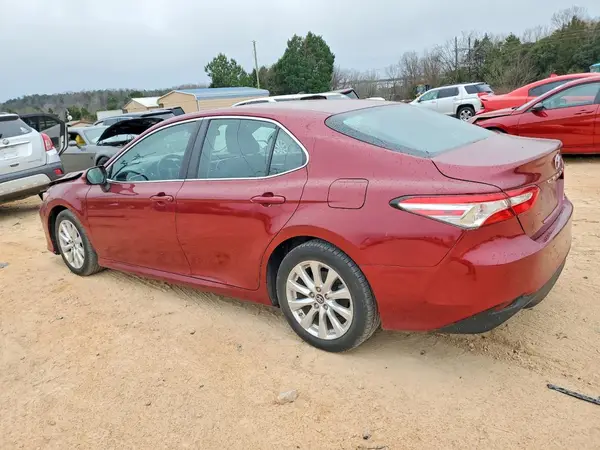 4T1B11HK2JU519204 2018 TOYOTA CAMRY - Image 2