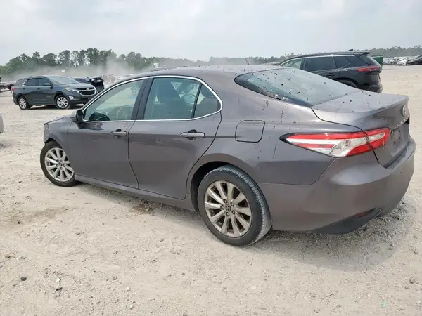 4T1B11HK2JU519493 2018 TOYOTA CAMRY - Image 2