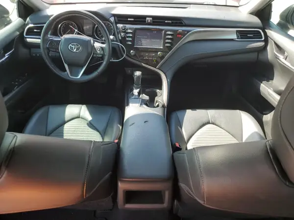 4T1B11HK2JU520384 2018 TOYOTA CAMRY - Image 8