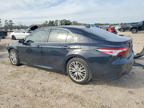 4T1B11HK2JU520465 2018 TOYOTA CAMRY - Image 2