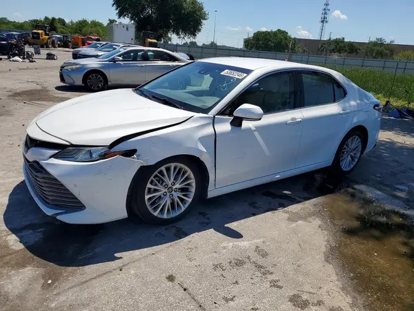 4T1B11HK2JU520904 2018 TOYOTA CAMRY - Image 1
