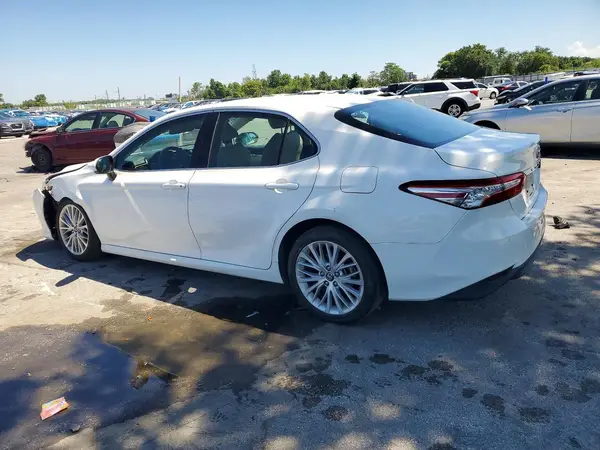 4T1B11HK2JU520904 2018 TOYOTA CAMRY - Image 2