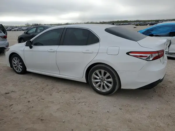 4T1B11HK2JU521003 2018 TOYOTA CAMRY - Image 2