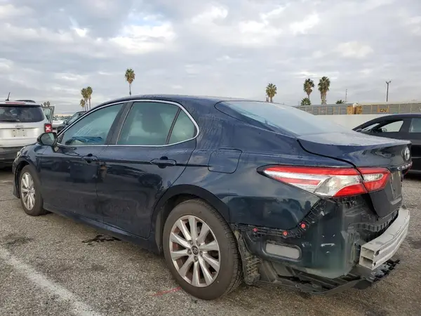 4T1B11HK2JU521387 2018 TOYOTA CAMRY - Image 2