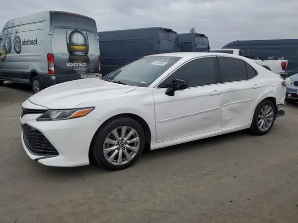 4T1B11HK2JU522829 2018 TOYOTA CAMRY - Image 1