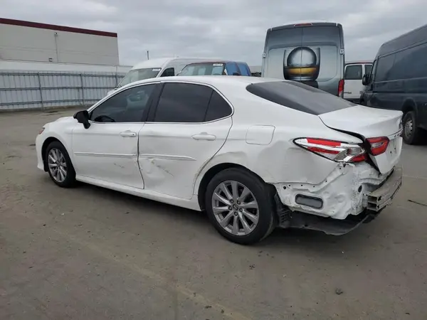 4T1B11HK2JU522829 2018 TOYOTA CAMRY - Image 2