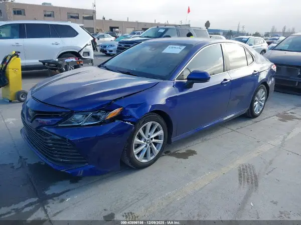 4T1B11HK2JU523222 2018 TOYOTA CAMRY - Image 2