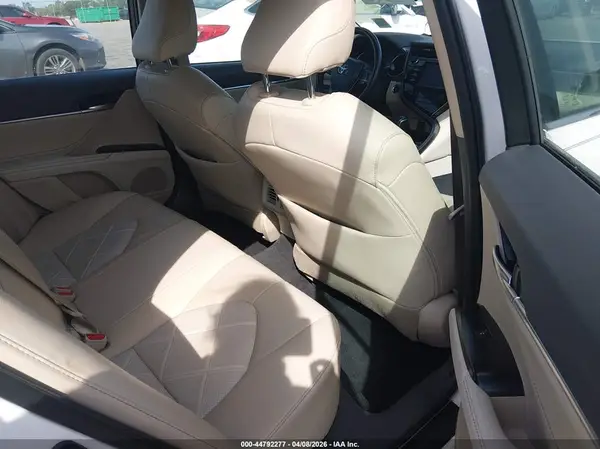 4T1B11HK2JU523642 2018 TOYOTA CAMRY - Image 8