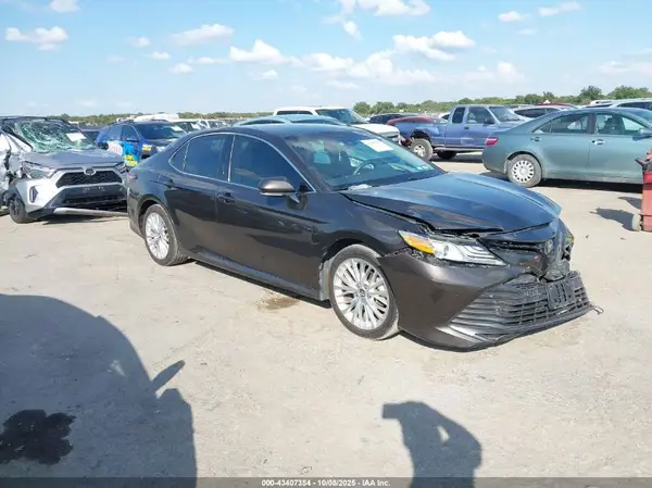 4T1B11HK2JU523754 2018 TOYOTA CAMRY - Image 1