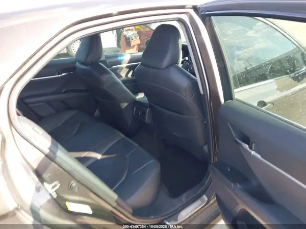 4T1B11HK2JU523754 2018 TOYOTA CAMRY - Image 8