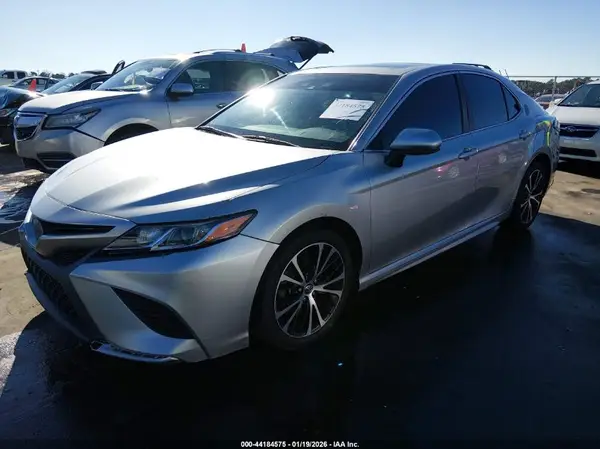 4T1B11HK2JU524239 2018 TOYOTA CAMRY - Image 2