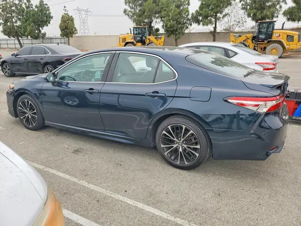 4T1B11HK2JU525004 2018 TOYOTA CAMRY - Image 2