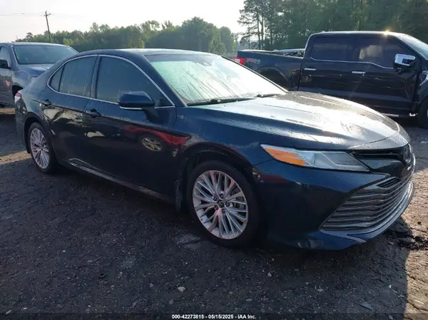 4T1B11HK2JU525620 2018 TOYOTA CAMRY - Image 1