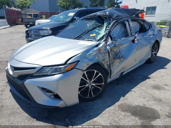 4T1B11HK2JU526038 2018 TOYOTA CAMRY - Image 2