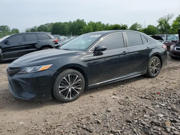 4T1B11HK2JU527156 2018 TOYOTA CAMRY - Image 1