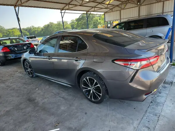 4T1B11HK2JU527755 2018 TOYOTA CAMRY - Image 2