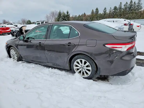 4T1B11HK2JU529389 2018 TOYOTA CAMRY - Image 2