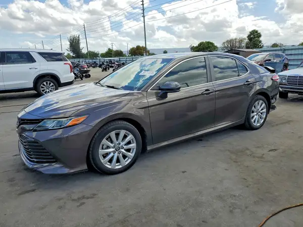 4T1B11HK2JU531546 2018 TOYOTA CAMRY - Image 1