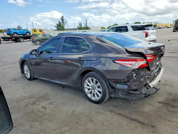 4T1B11HK2JU531546 2018 TOYOTA CAMRY - Image 2