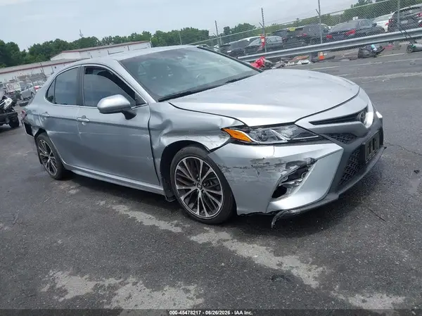4T1B11HK2JU533636 2018 TOYOTA CAMRY - Image 1