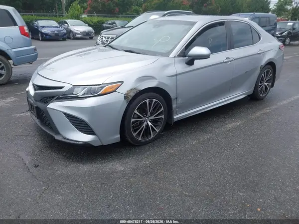 4T1B11HK2JU533636 2018 TOYOTA CAMRY - Image 2