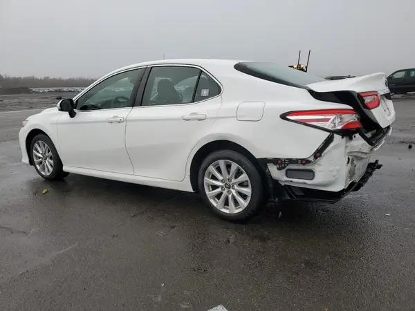 4T1B11HK2JU534964 2018 TOYOTA CAMRY - Image 2